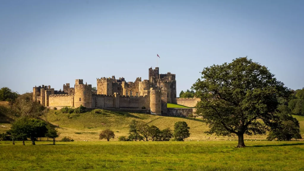 AnyConv.com alnwick castle 6733315 1920